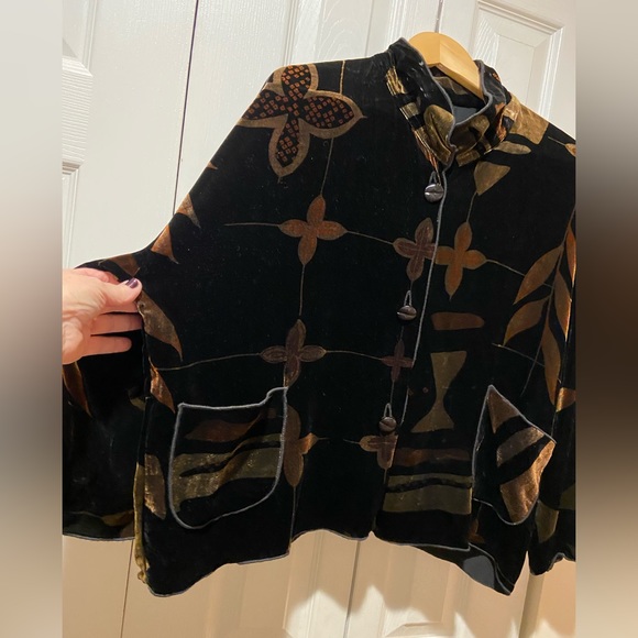 Soft Luxurious Lightweight Velvet Jacket by Louis Simon for La “Libellule” - Picture 3 of 8